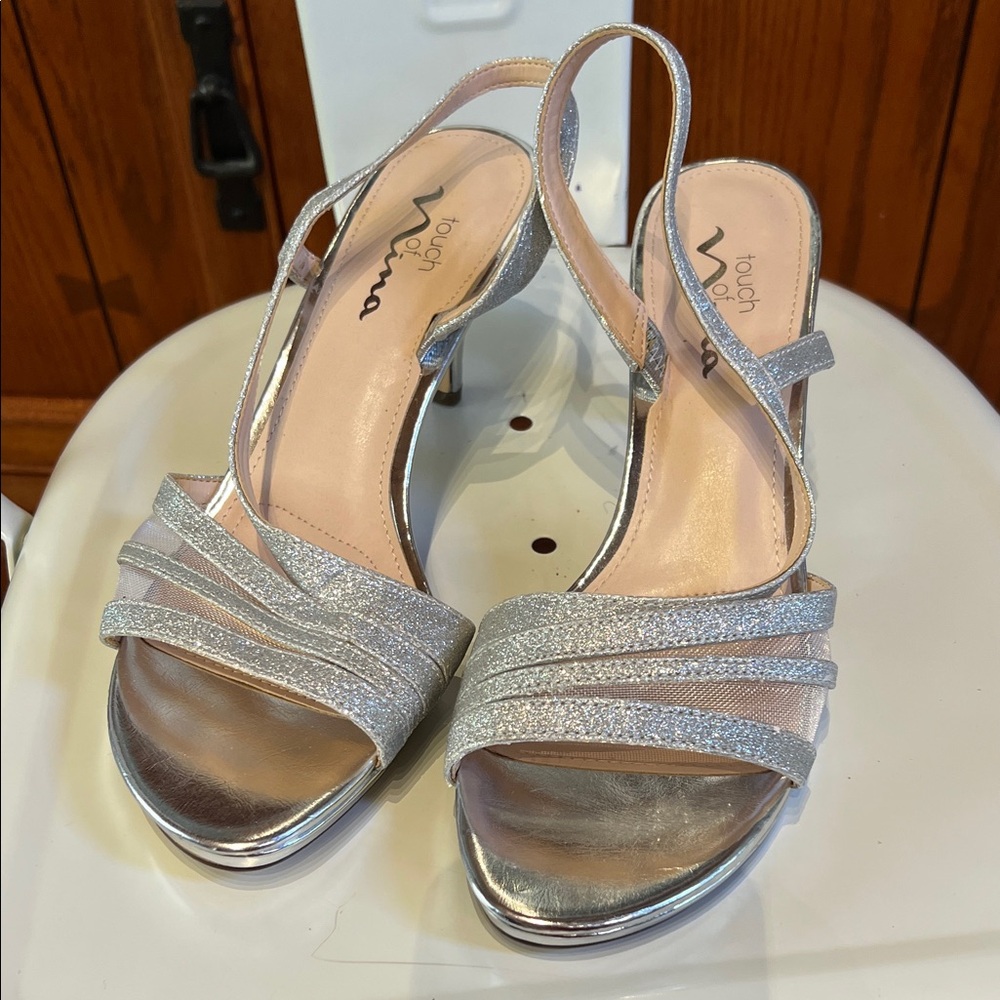 Nina silver heel NWOT